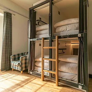 Code Pod - The Court - Auberge de jeunesse
